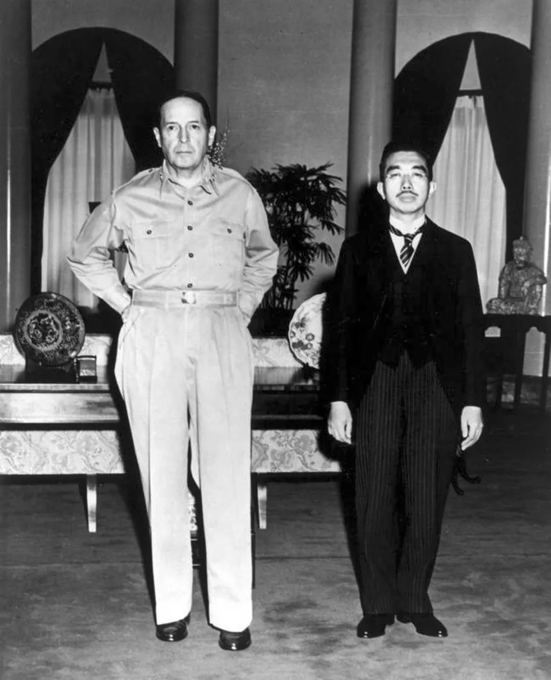 昭和天皇とマッカーサー元帥